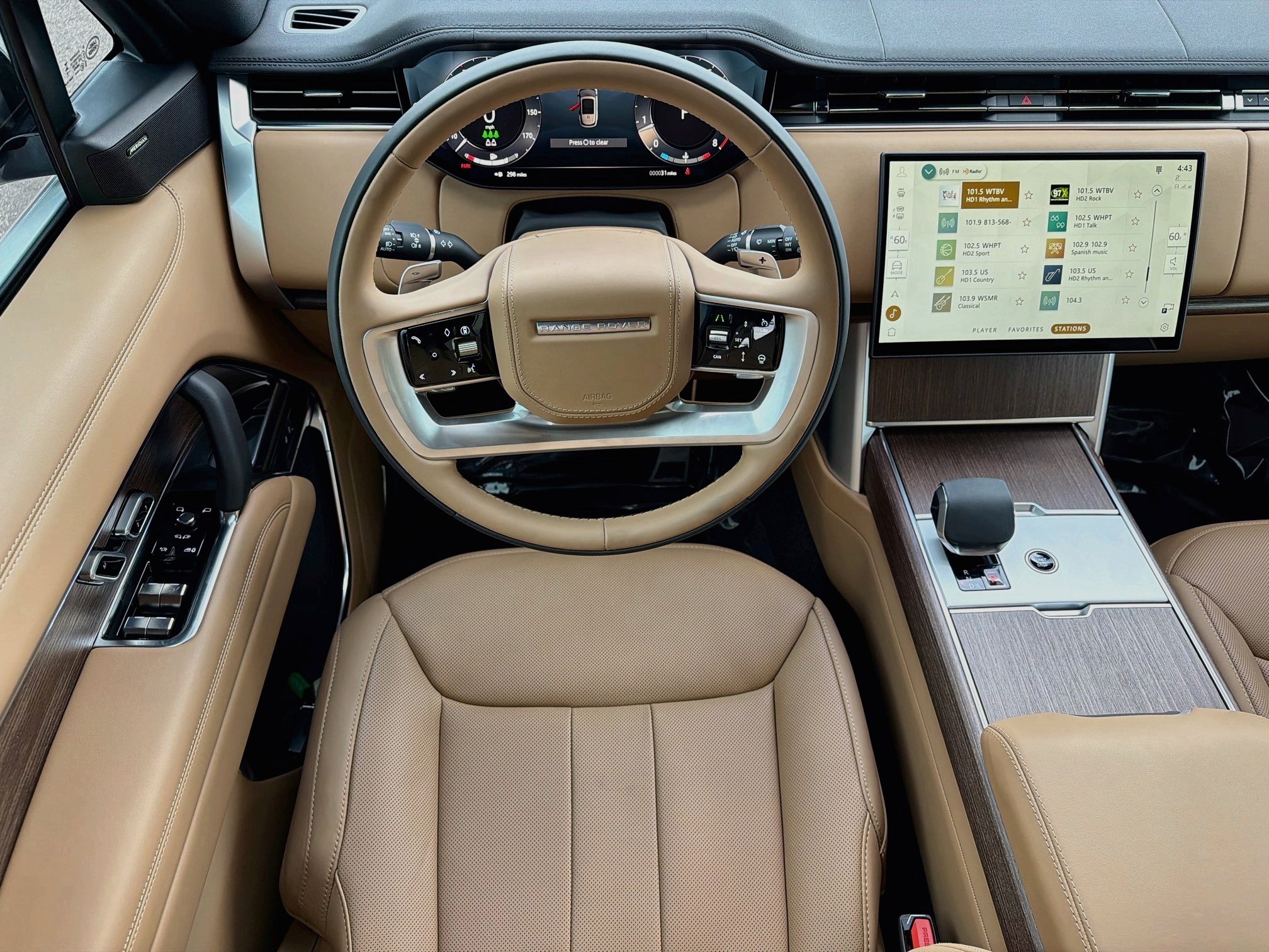 New 2026 Land Rover Range Rover Long Wheelbase SE AWD/4WD image 18