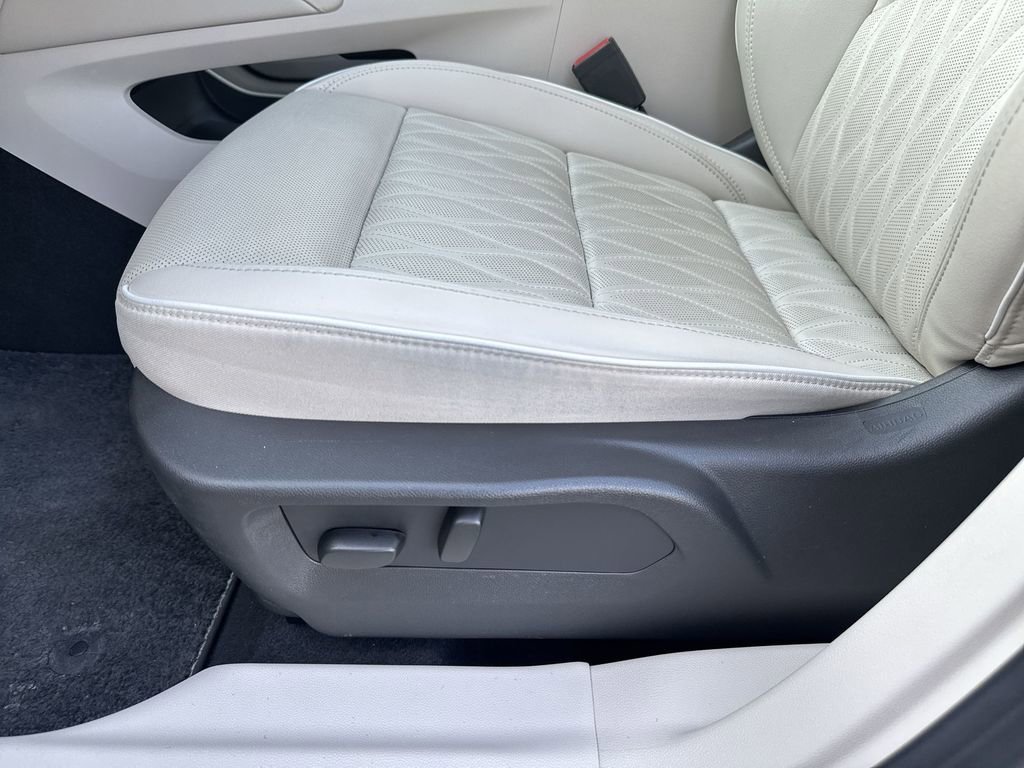 Certified 2023 Buick Envision Avenir AWD/4WD image 9