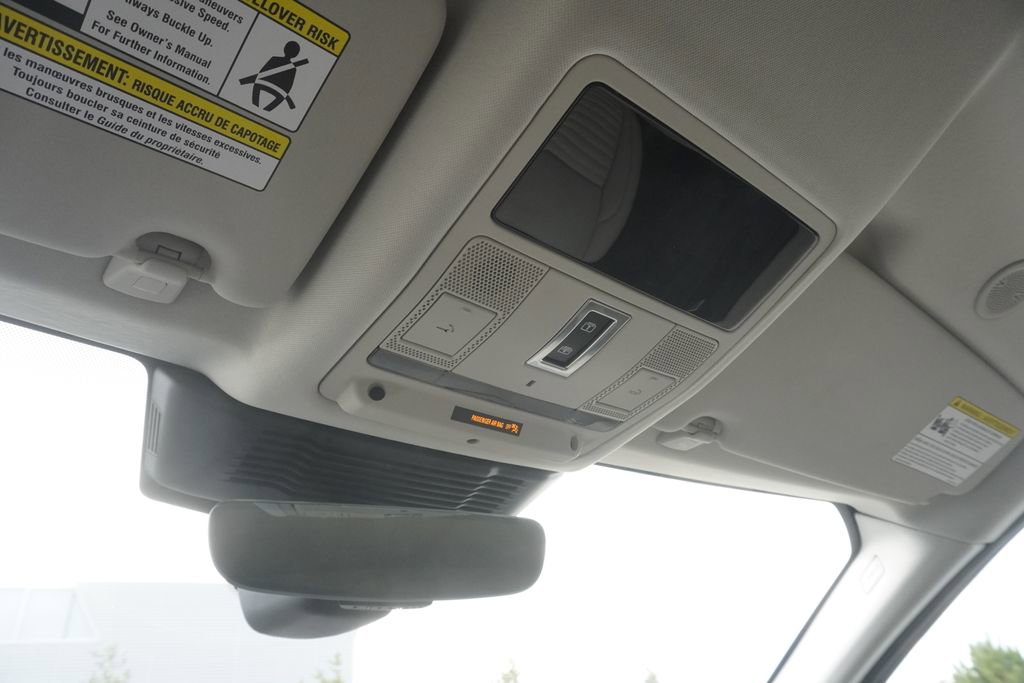 Used 2025 Land Rover Discovery Sport S image 16