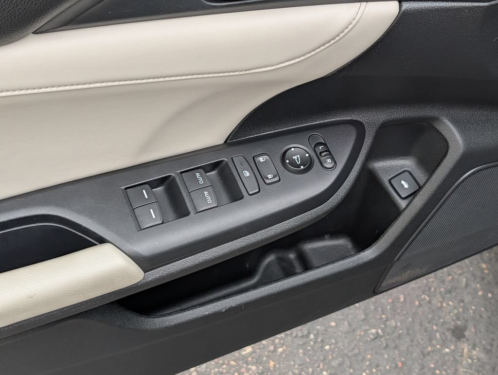 Used 2019 Honda Insight Touring image 15