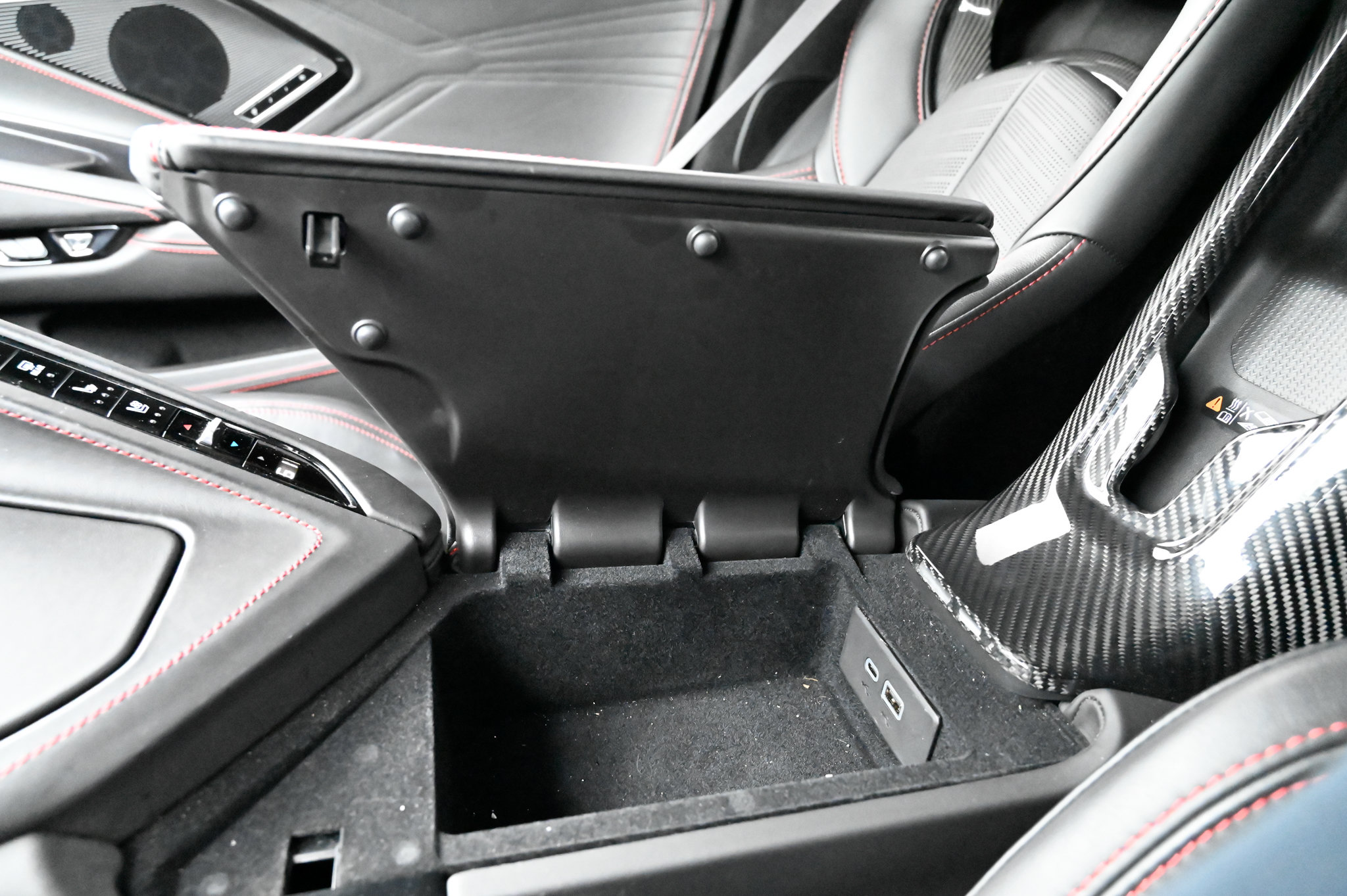 Used 2024 Chevrolet Corvette Z06 w/ Stealth Interior Trim Package RWD image 32