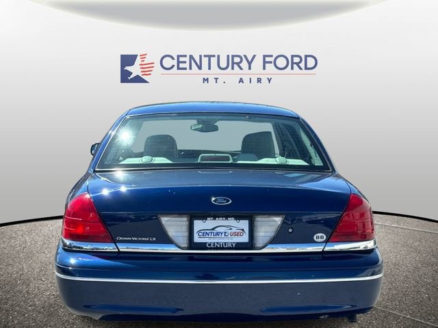 Used 2004 Ford Crown Victoria LX image 3