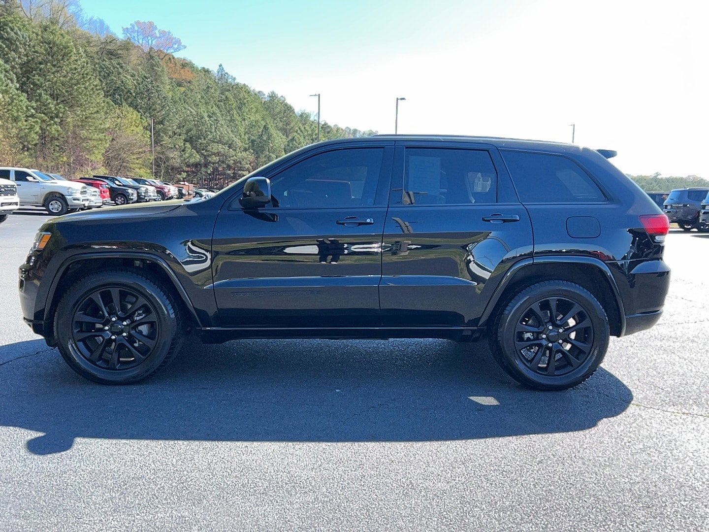 Used 2020 Jeep Grand Cherokee Altitude RWD image 8