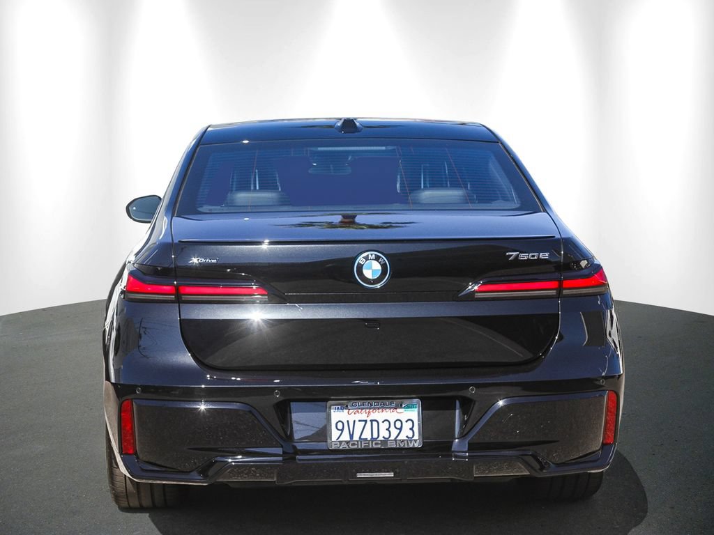 Used 2026 BMW 750e xDrive w/ Premium Package AWD/4WD image 5