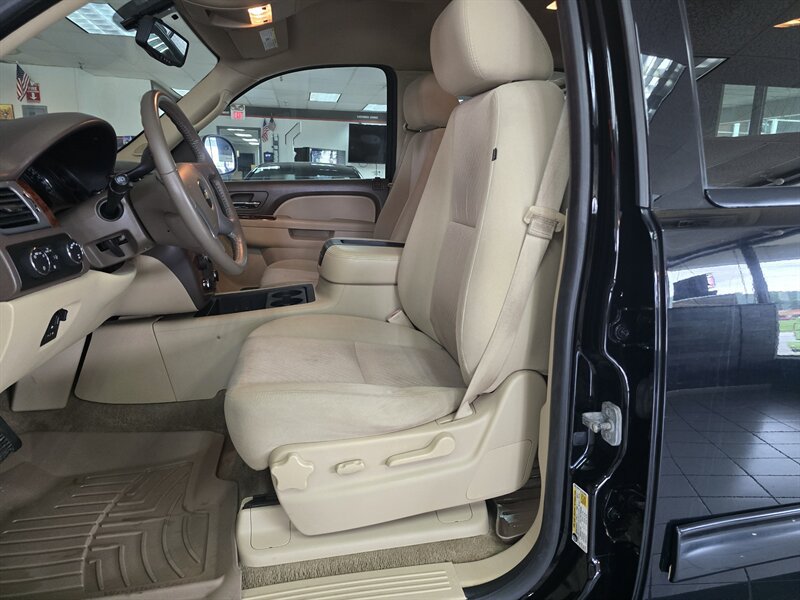 Used 2014 Chevrolet Suburban LS w/ All-Star Edition AWD/4WD image 9