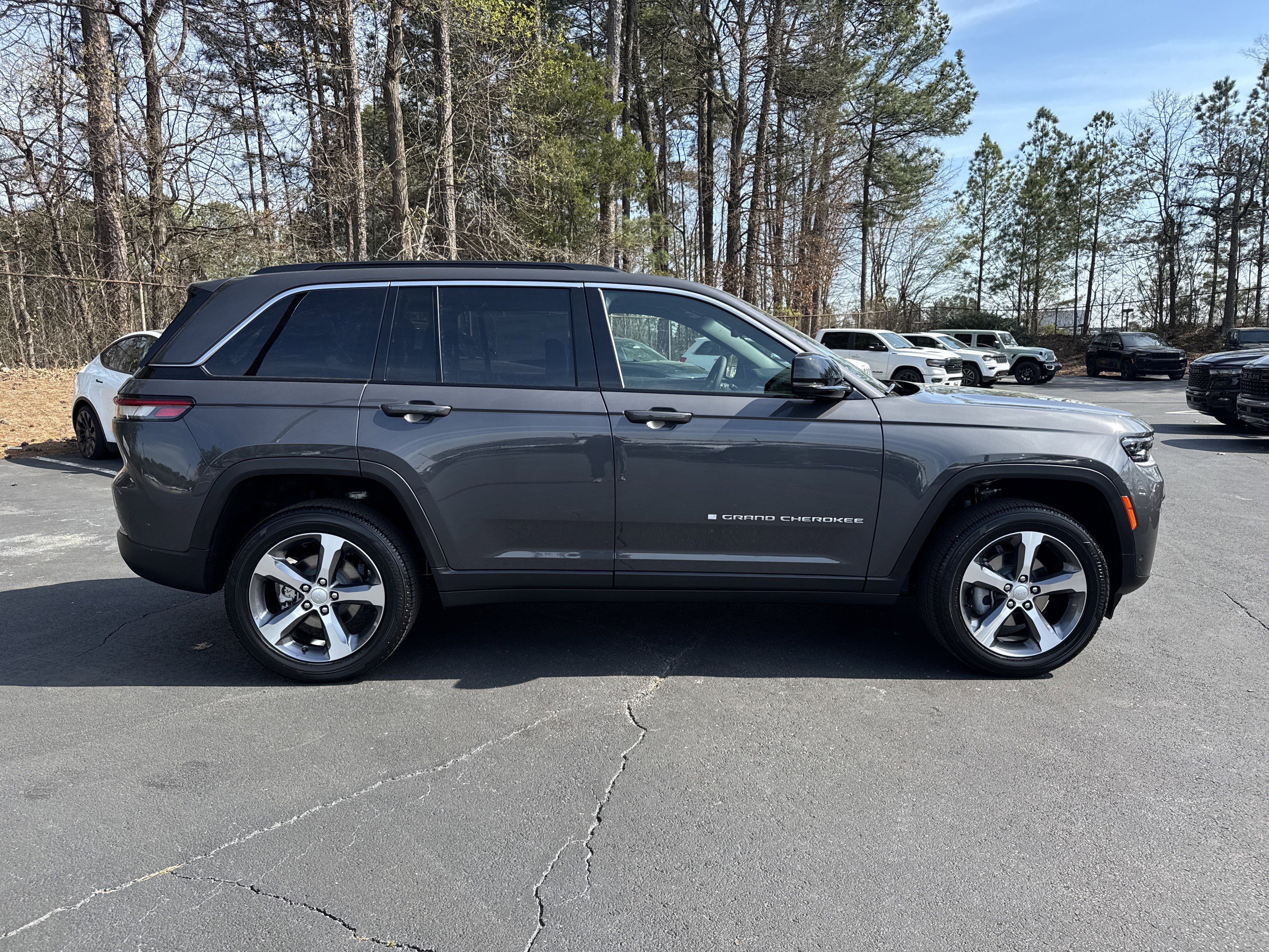 New 2026 Jeep Grand Cherokee Limited w/ Luxury Tech Group II image 9