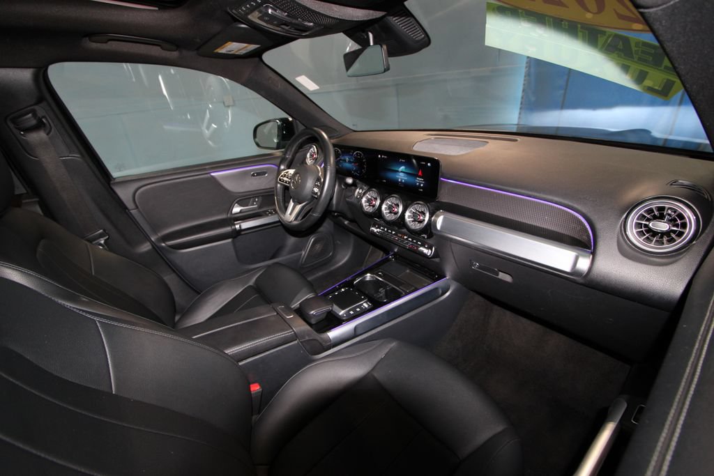 Used 2022 Mercedes-Benz GLB 250 4MATIC image 23