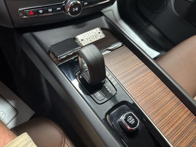 Used 2022 Volvo XC60 B5 Momentum image 10