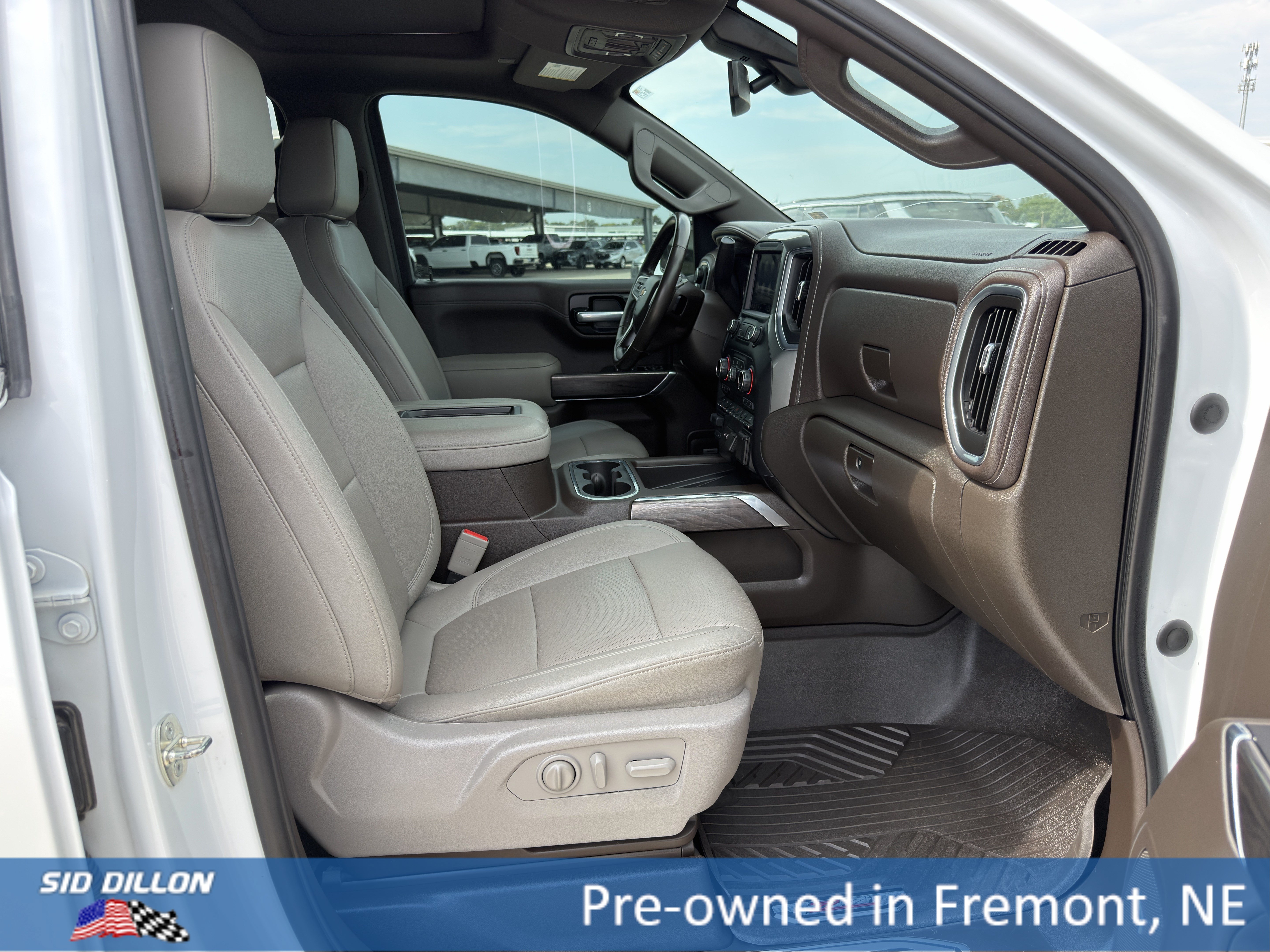 Used 2021 Chevrolet Silverado 1500 LTZ w/ LTZ Premium Package AWD/4WD image 18