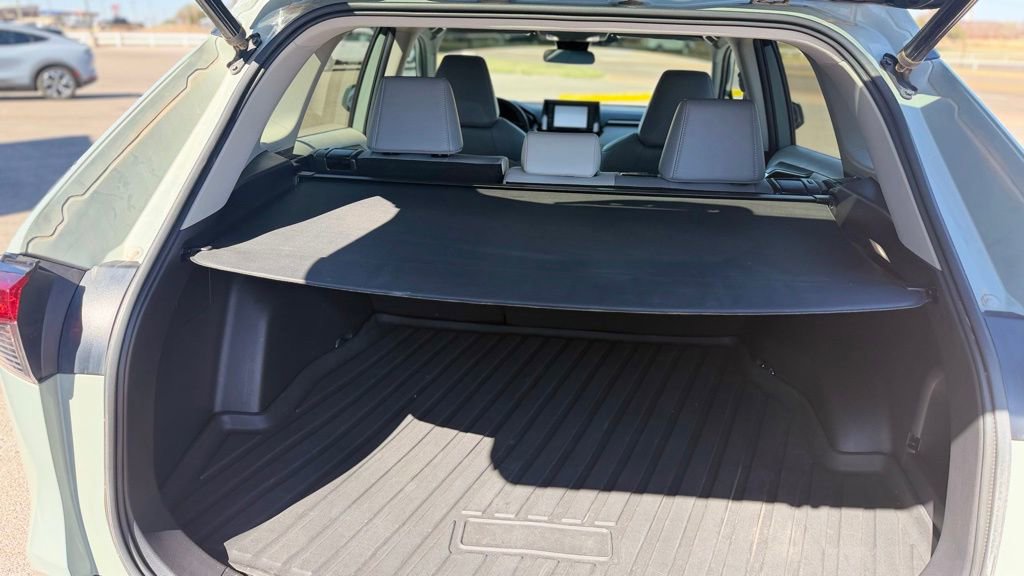 Used 2022 Toyota RAV4 XLE Premium image 12