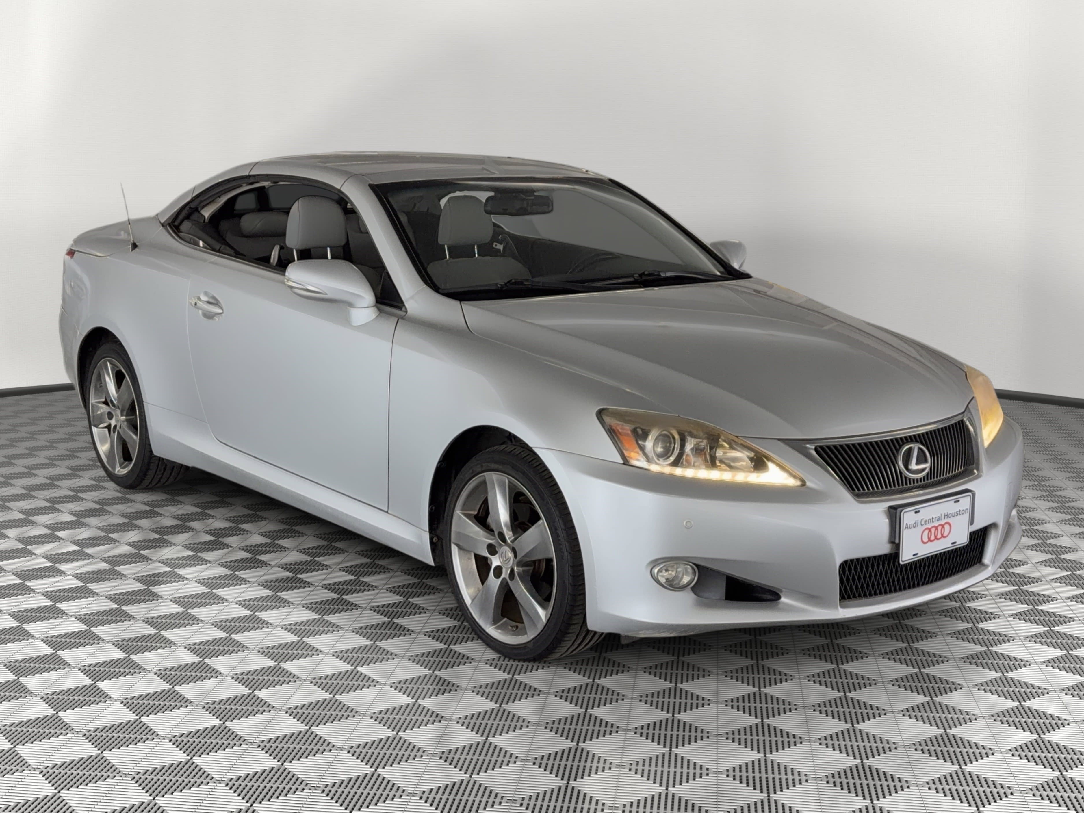 Used 2011 Lexus IS 250C w/ Luxury Pkg image 7