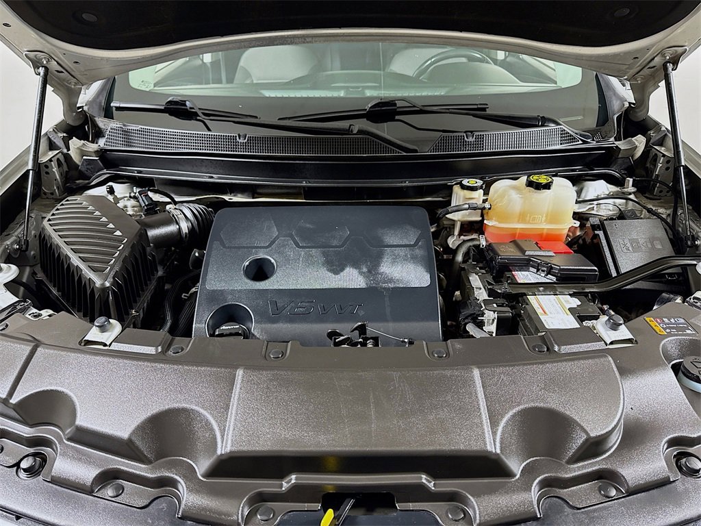 Used 2020 Chevrolet Traverse LT image 28