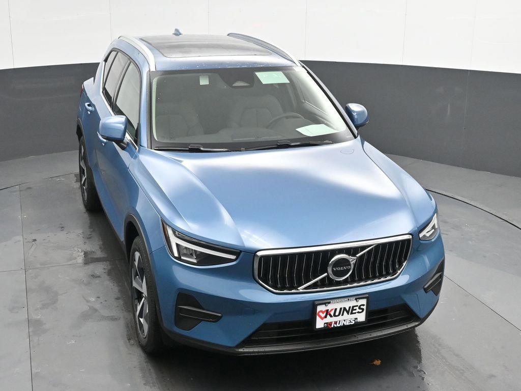 New 2025 Volvo XC40 B5 Core w/ Climate Package AWD/4WD image 34