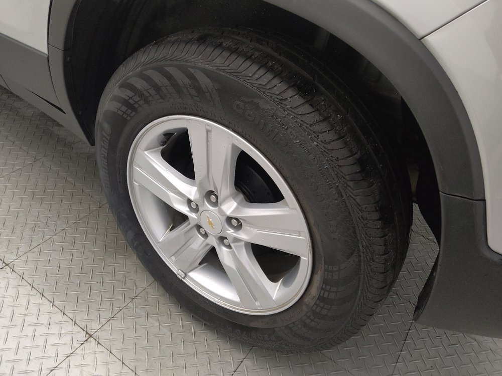 Used 2022 Chevrolet Trax LS w/ Tint and Cruise Package FWD image 31