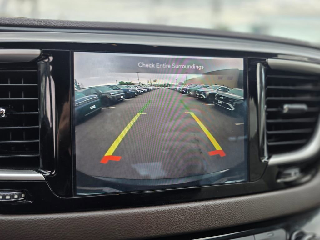 Used 2020 Chrysler Pacifica Touring-L image 27