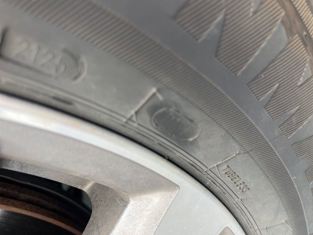 Used 2018 Nissan Pathfinder SV image 9