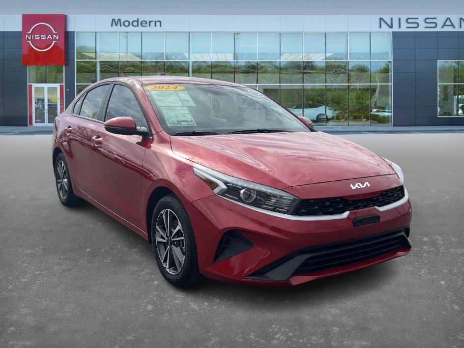 Used 2024 Kia Forte LXS w/ LXS Technology Package image 3