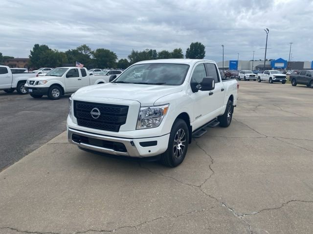 Used 2024 Nissan Titan SV w/ SV Convenience Package image 2