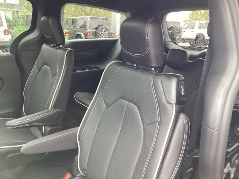 New 2026 Chrysler Pacifica Limited w/ S Appearance Package image 18
