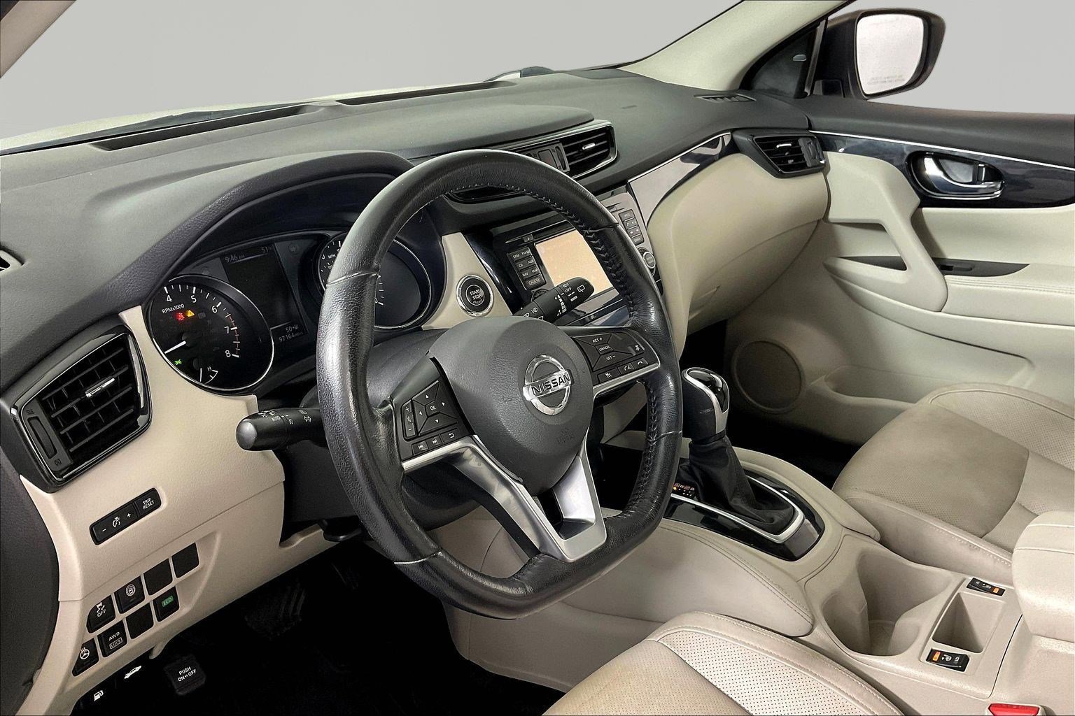 Certified 2018 Nissan Rogue Sport SL w/ SL Premium Package AWD/4WD image 17