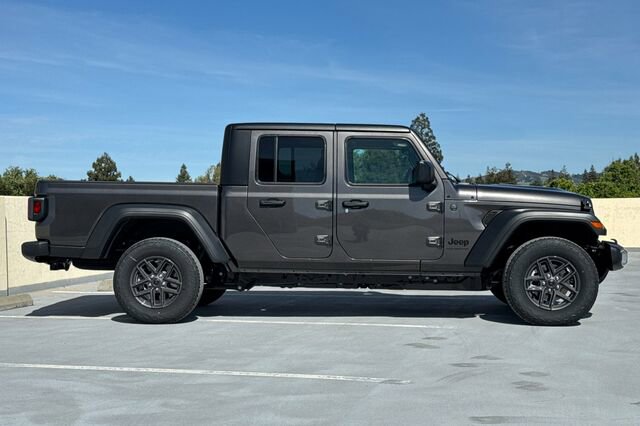 New 2026 Jeep Gladiator Sport AWD/4WD image 3