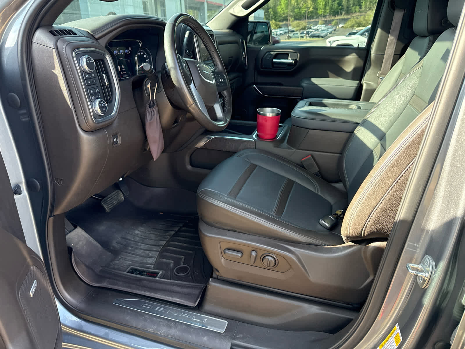 Used 2022 GMC Sierra 1500 Denali w/ Denali Premium Package image 8