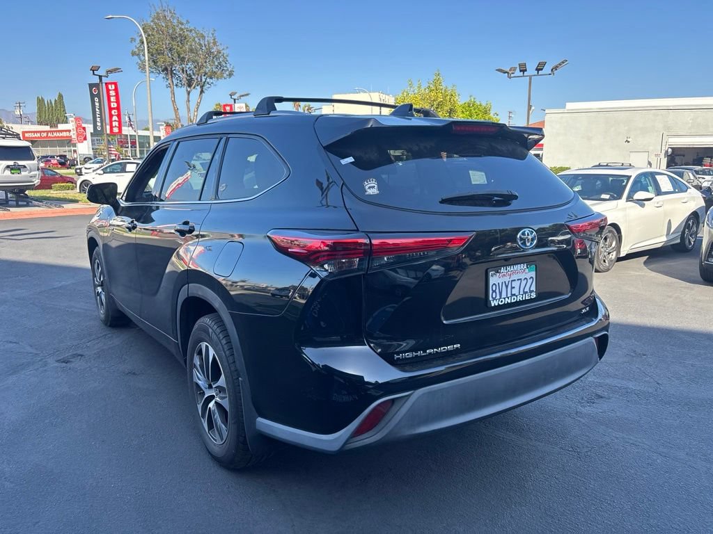 Used 2021 Toyota Highlander XLE FWD image 6