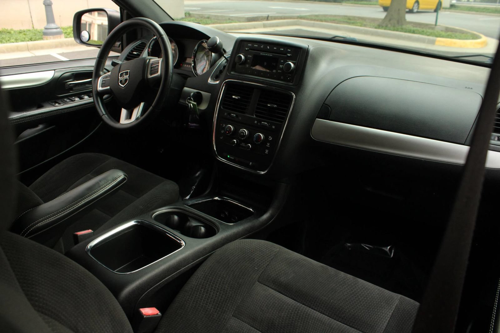 Used 2015 Dodge Grand Caravan SXT w/ Blacktop Package FWD image 23