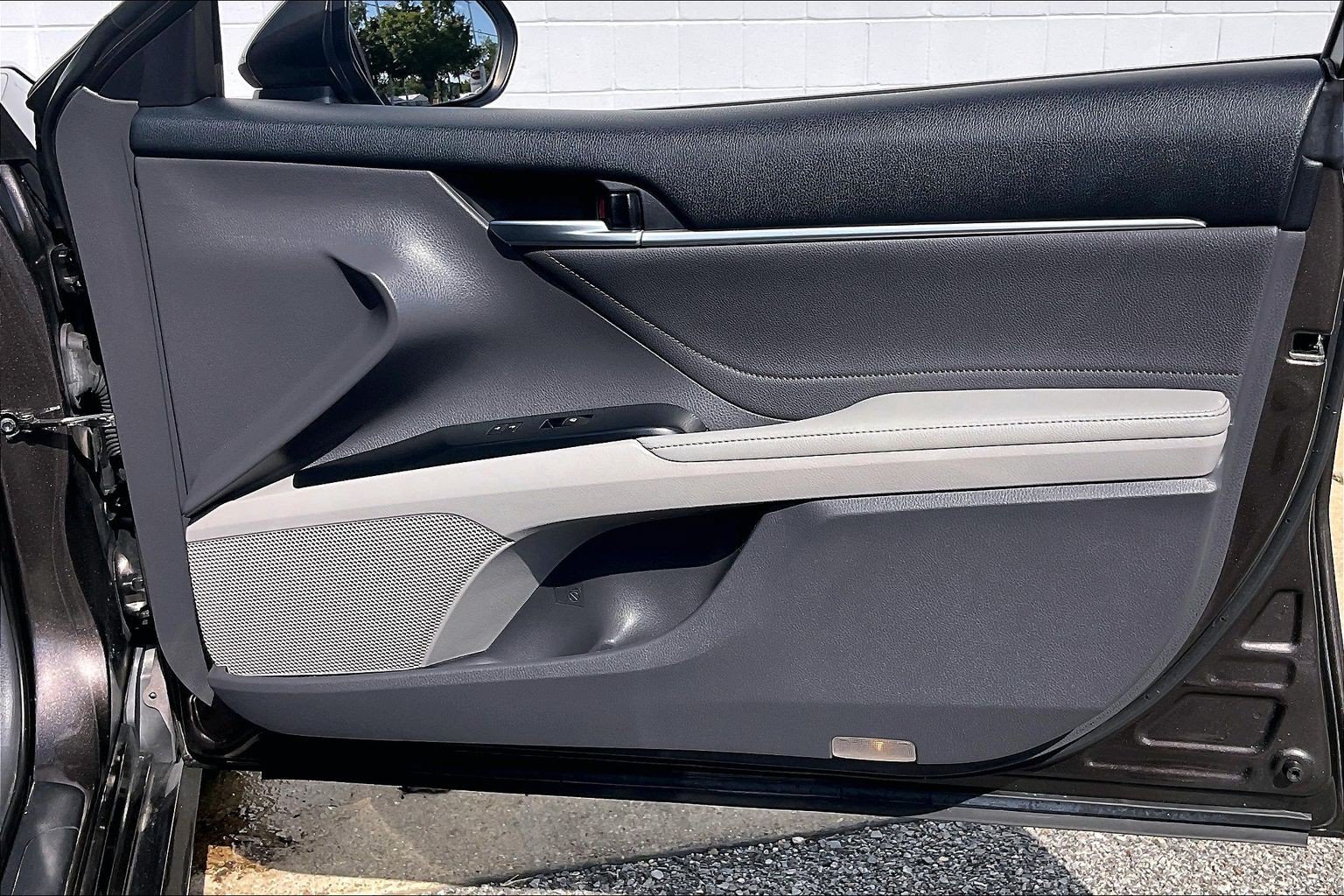 Used 2018 Toyota Camry XLE FWD image 29
