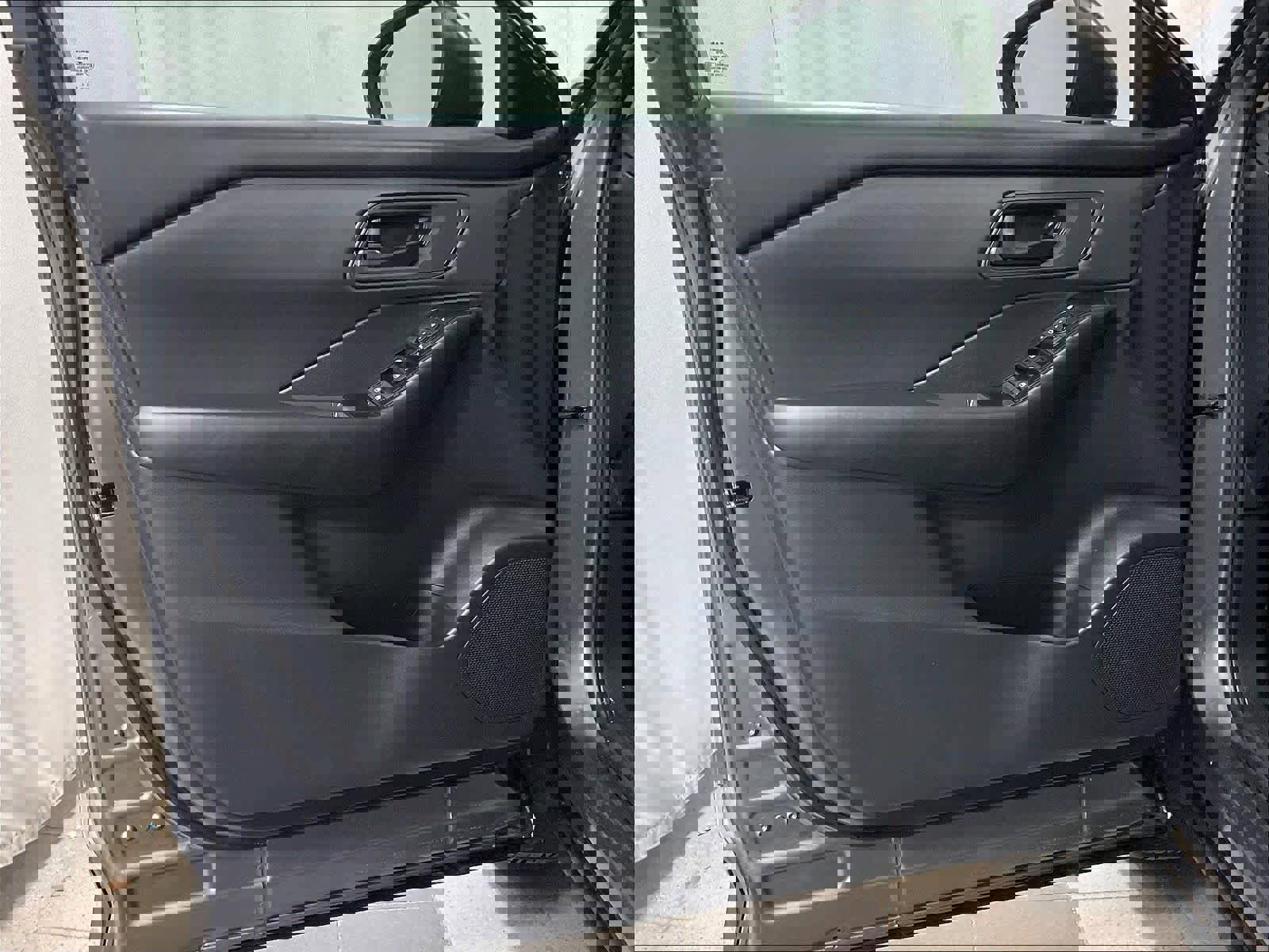 Used 2025 Nissan Rogue S image 9