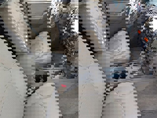 Used 2014 Nissan Frontier SL w/ SL Moonroof Package image 13