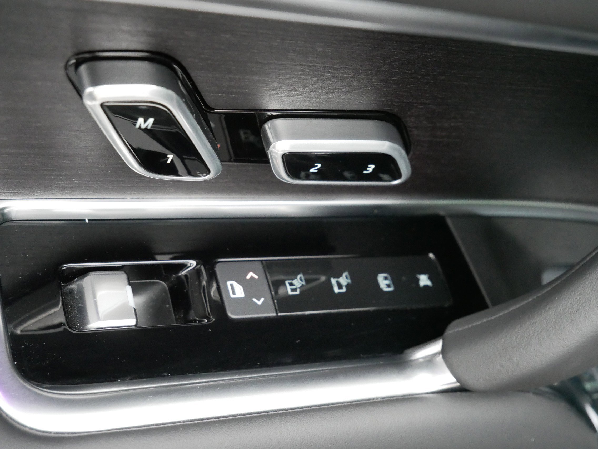 Used 2023 Land Rover Range Rover Autobiography image 18