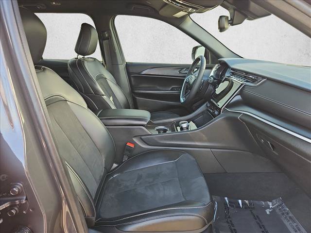 Used 2024 Jeep Grand Cherokee Altitude AWD/4WD image 26