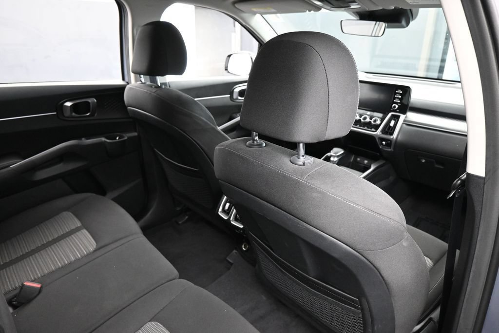 Used 2023 Kia Sorento LX FWD image 40