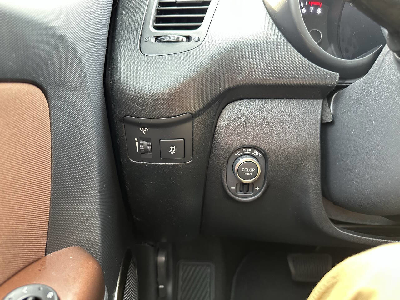 Used 2012 Kia Soul ! w/ Red Rock Special Edition Pkg image 17