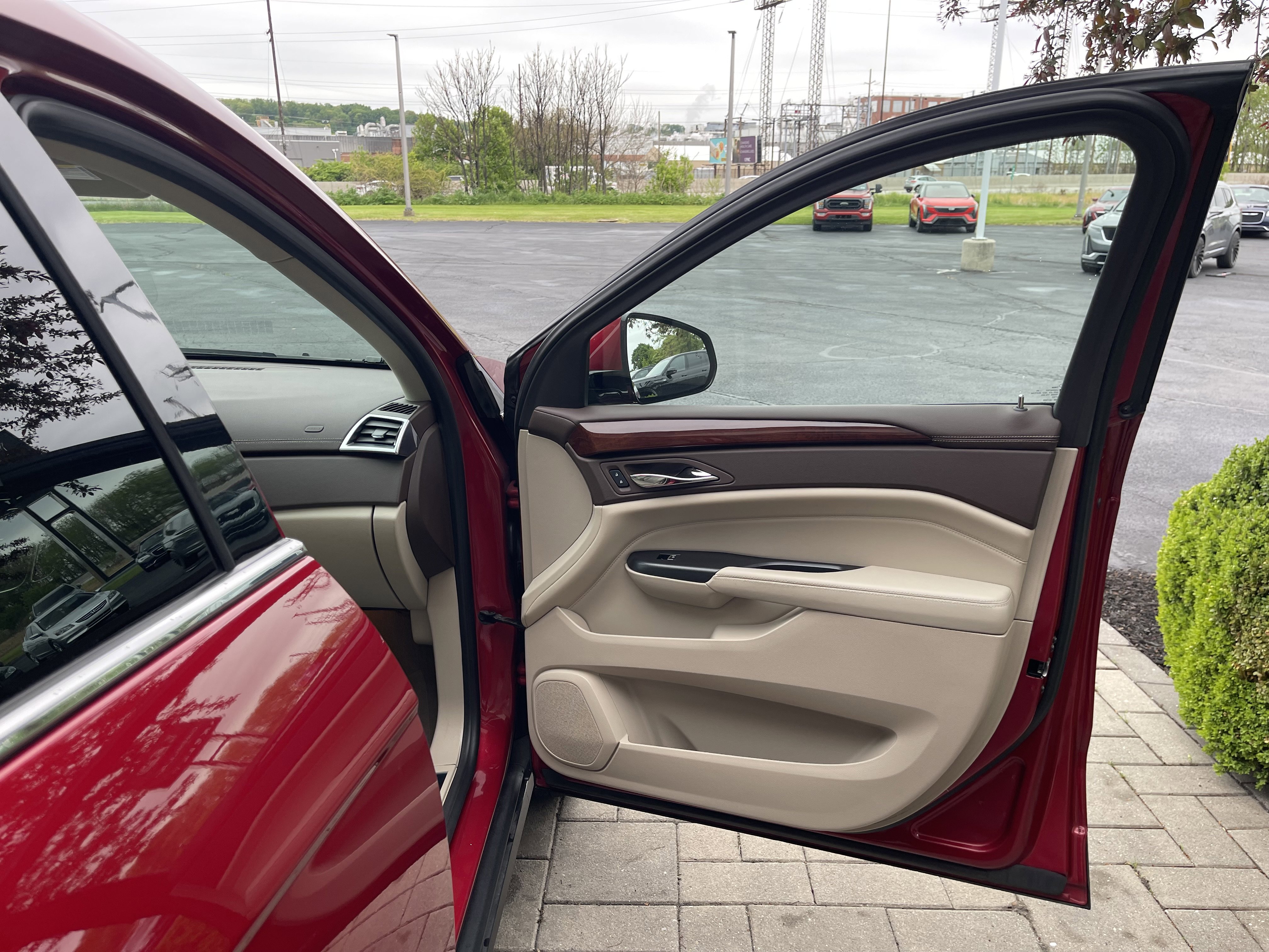 Used 2015 Cadillac SRX Luxury w/ Driver Awareness Package FWD image 22