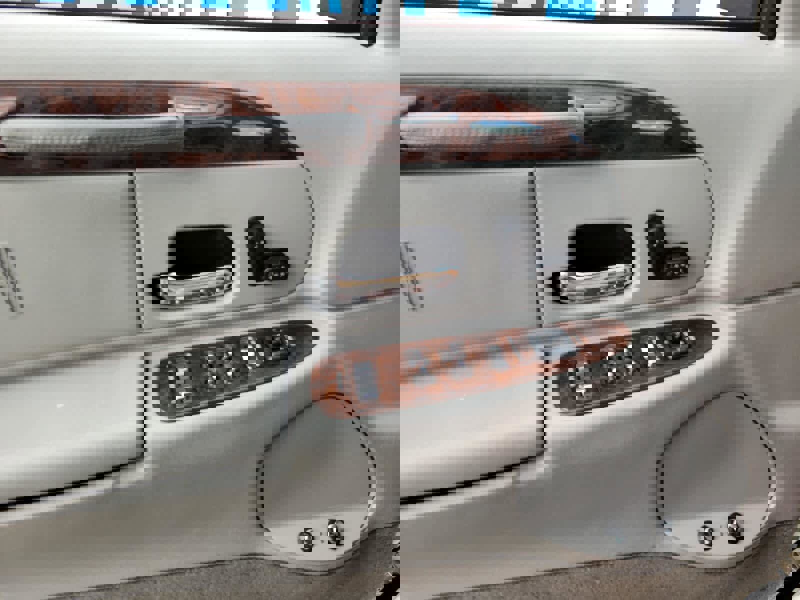 Used 2001 Lincoln Town Car Executive image 6