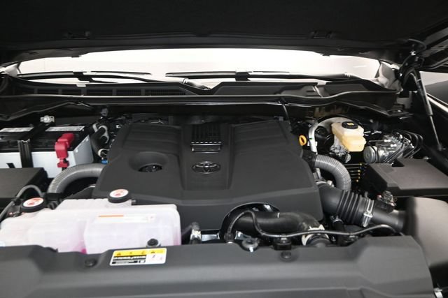 New 2026 Toyota Tundra Limited AWD/4WD image 17