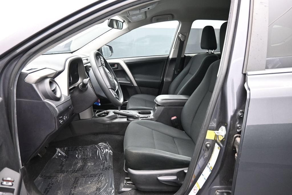Used 2018 Toyota RAV4 LE w/ All Weather Liner Package AWD/4WD image 21