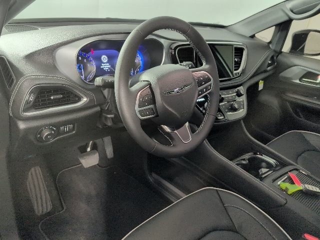 New 2026 Chrysler Pacifica Limited FWD image 9