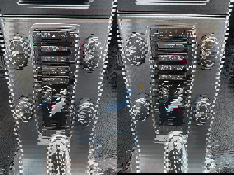 Used 2015 Volvo V60 T5 Premier image 19