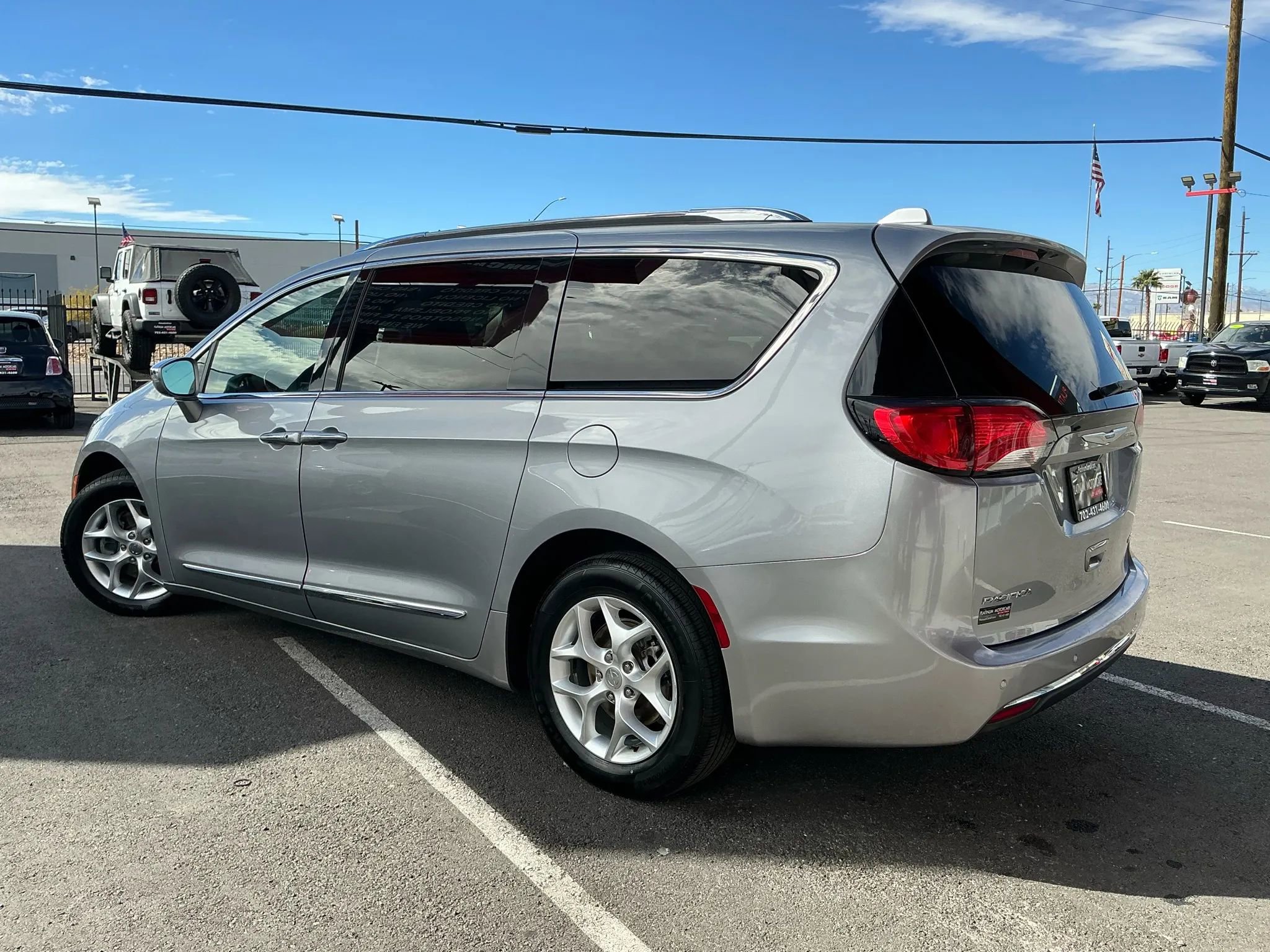 Used 2020 Chrysler Pacifica Limited FWD image 4