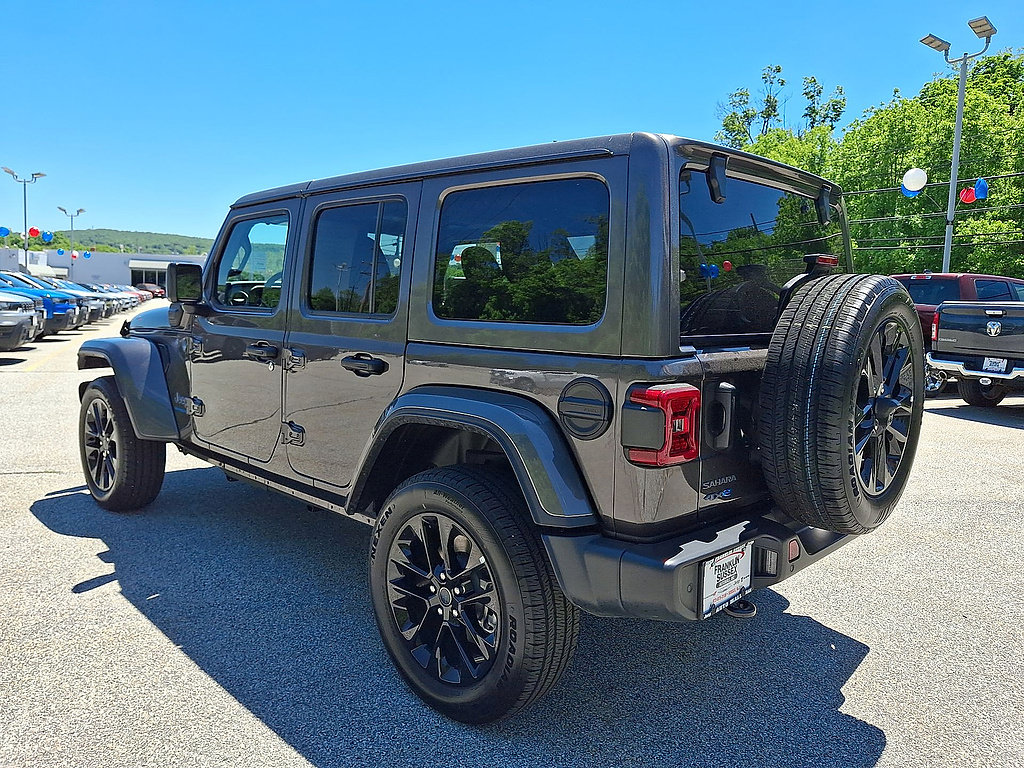 Used 2025 Jeep Wrangler Unlimited Sahara w/ Safety Group AWD/4WD image 22