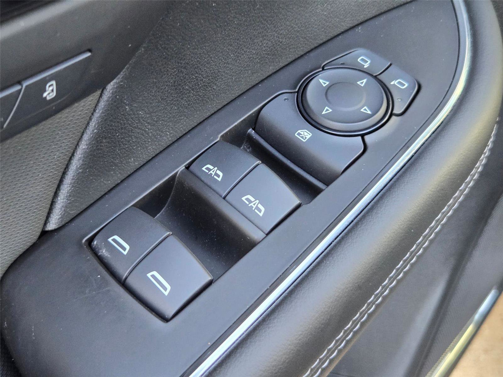 Used 2025 Buick Envision Preferred AWD/4WD image 25