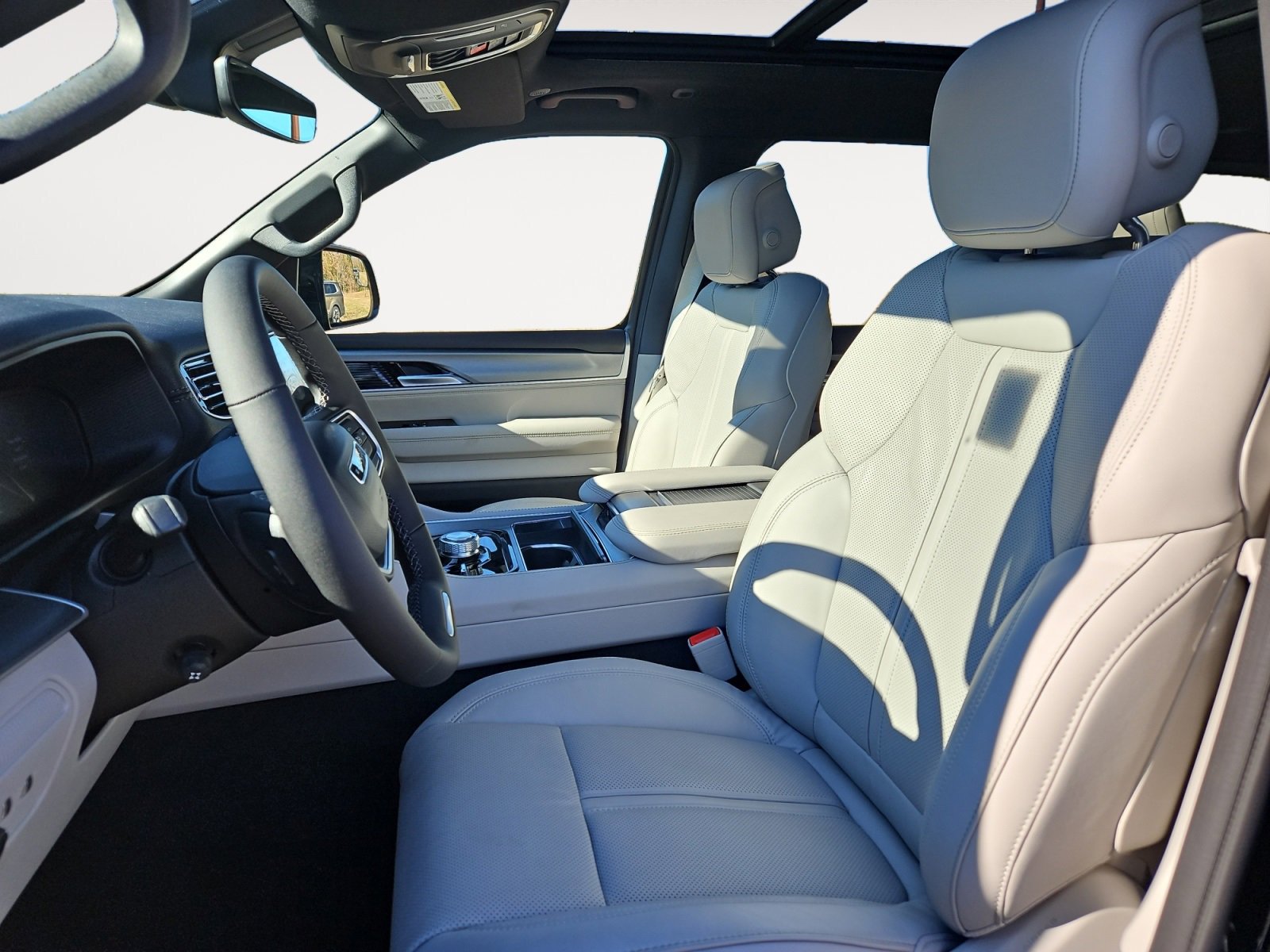 New 2025 Jeep Wagoneer 4WD w/ Premium Group I image 9