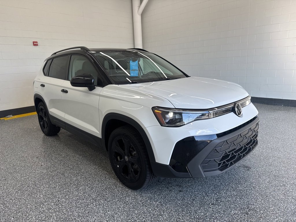 Certified 2025 Volkswagen Taos SE image 5