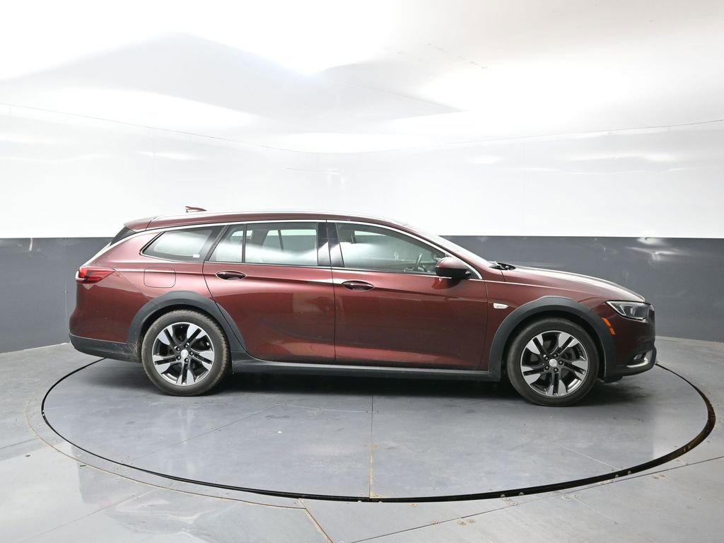 Used 2018 Buick Regal Preferred w/ Sights and Sounds Package AWD/4WD image 4