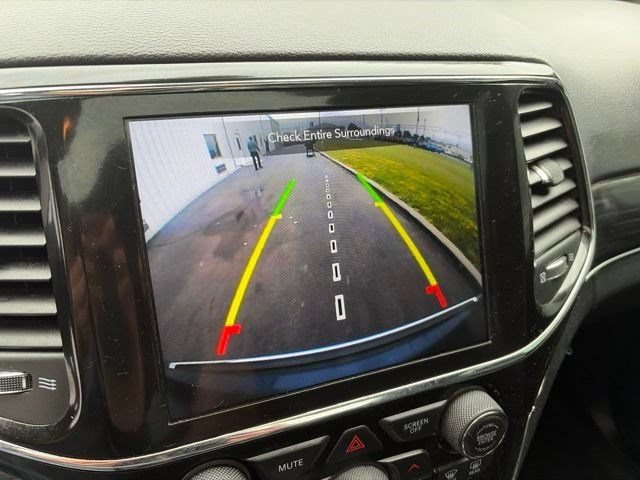 Used 2021 Jeep Grand Cherokee Limited w/ Premium Lighting Group AWD/4WD image 22