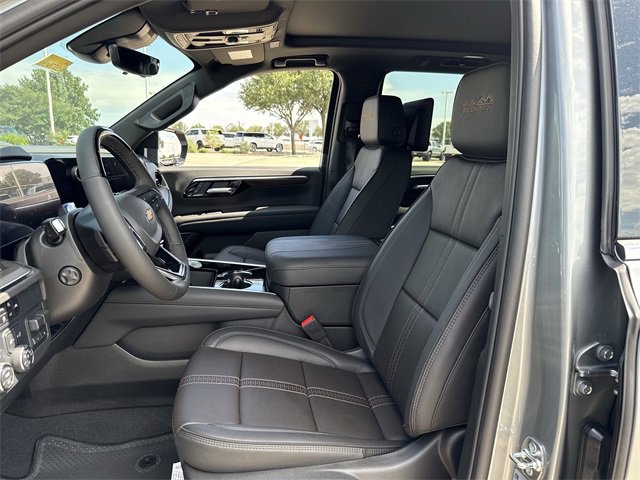 New 2025 Chevrolet Suburban High Country image 25