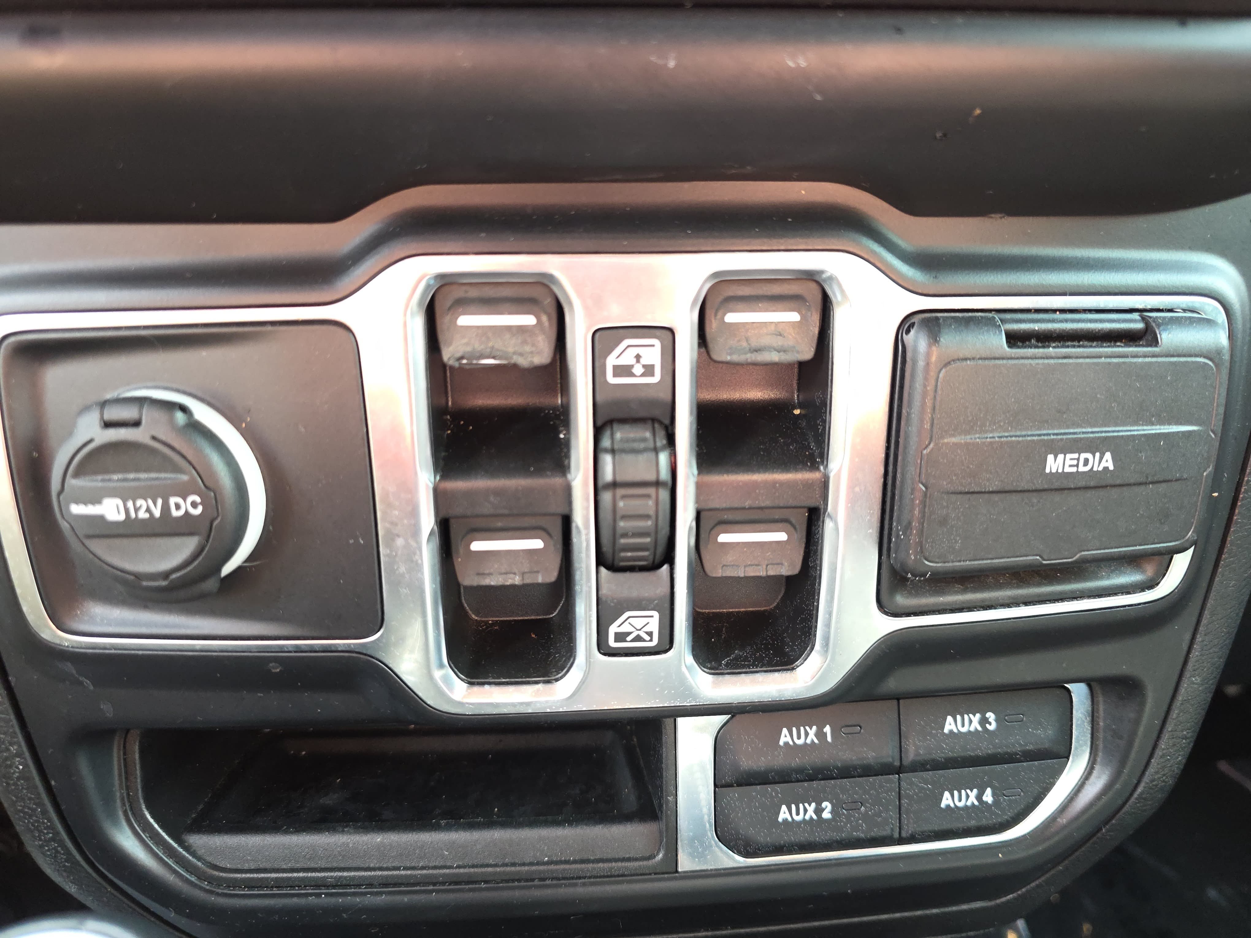 Used 2022 Jeep Wrangler Unlimited Sahara w/ LED Lighting Group AWD/4WD image 25